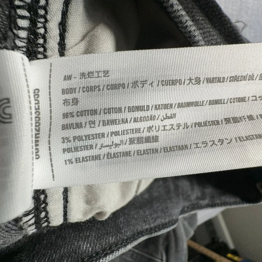 Hollister size note